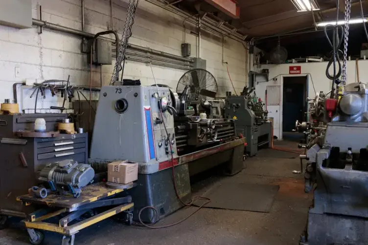 Small workshop with a simple whiteboard planning setup